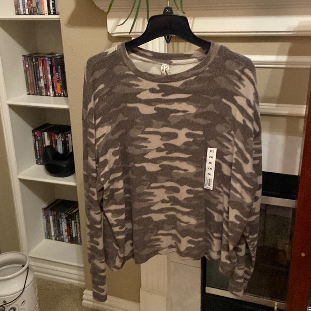 Mudd XXL. Camouflage sweater.
